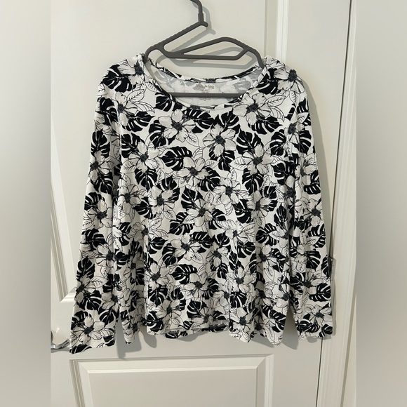 Black and white tropical flower long sleeve shirt from White Stag - Picture 1 of 7